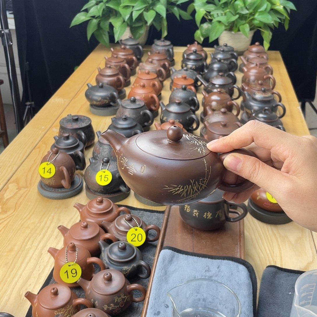 左***手泥塑贵妃壶无礼盒装