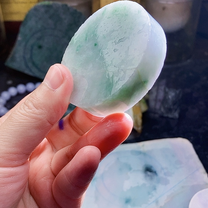 翡翠未镶嵌颈饰毛料52