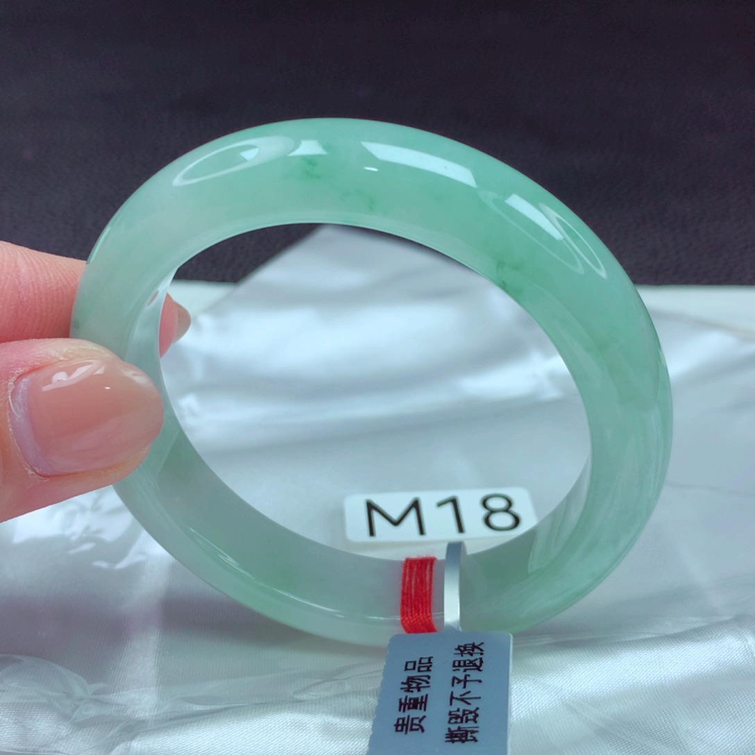 翡翠手镯未镶嵌手镯88