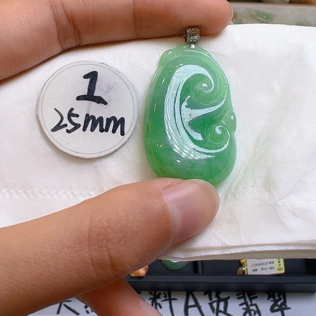 翡翠颈饰18K金镶嵌翡翠