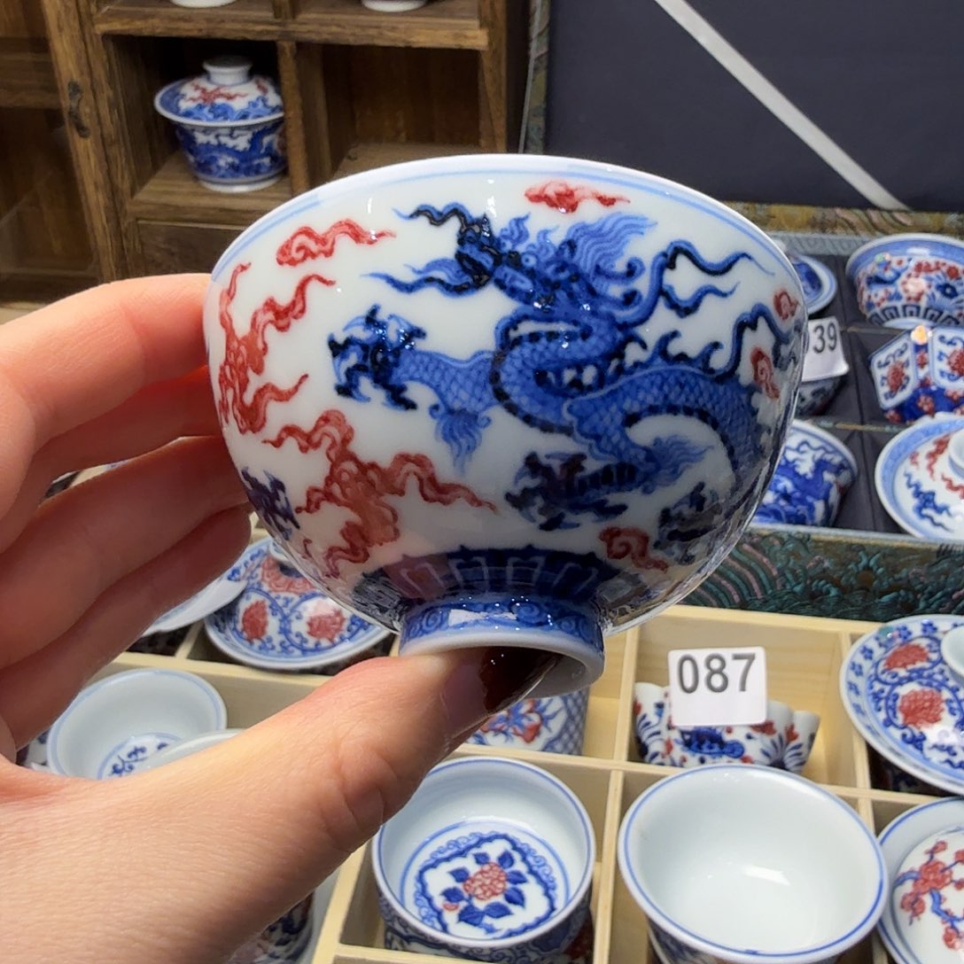 郑***鹿青花釉里红龙鸡心杯