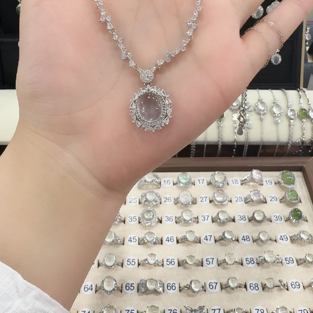 银S925镶嵌颈饰芙蓉石比****孩