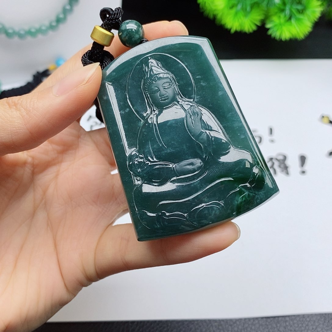 翡翠未镶嵌颈饰 