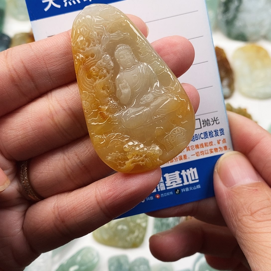 林***鹿翡翠未镶嵌颈饰山水大日