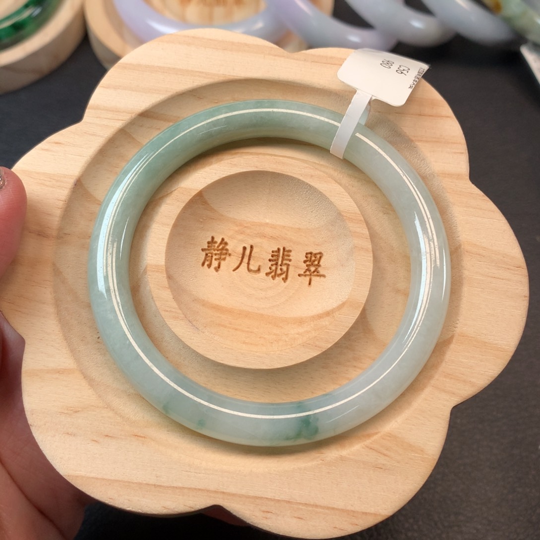翡翠手镯未镶嵌56圈口