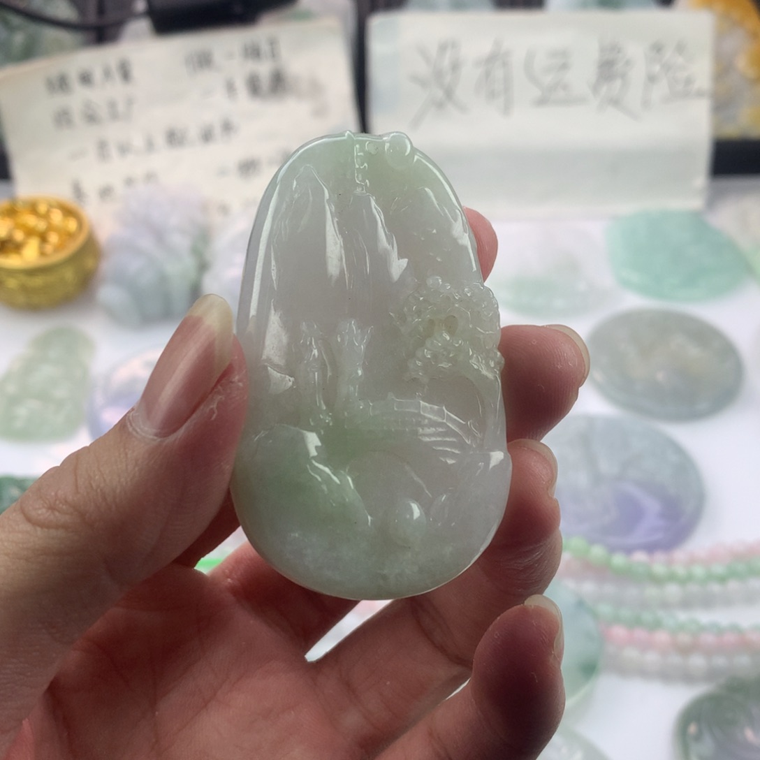 翡翠颈饰未镶嵌～