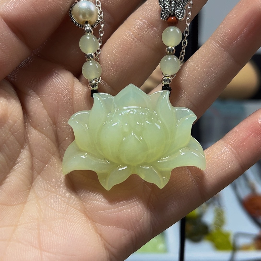 蛇纹石玉未镶嵌颈饰