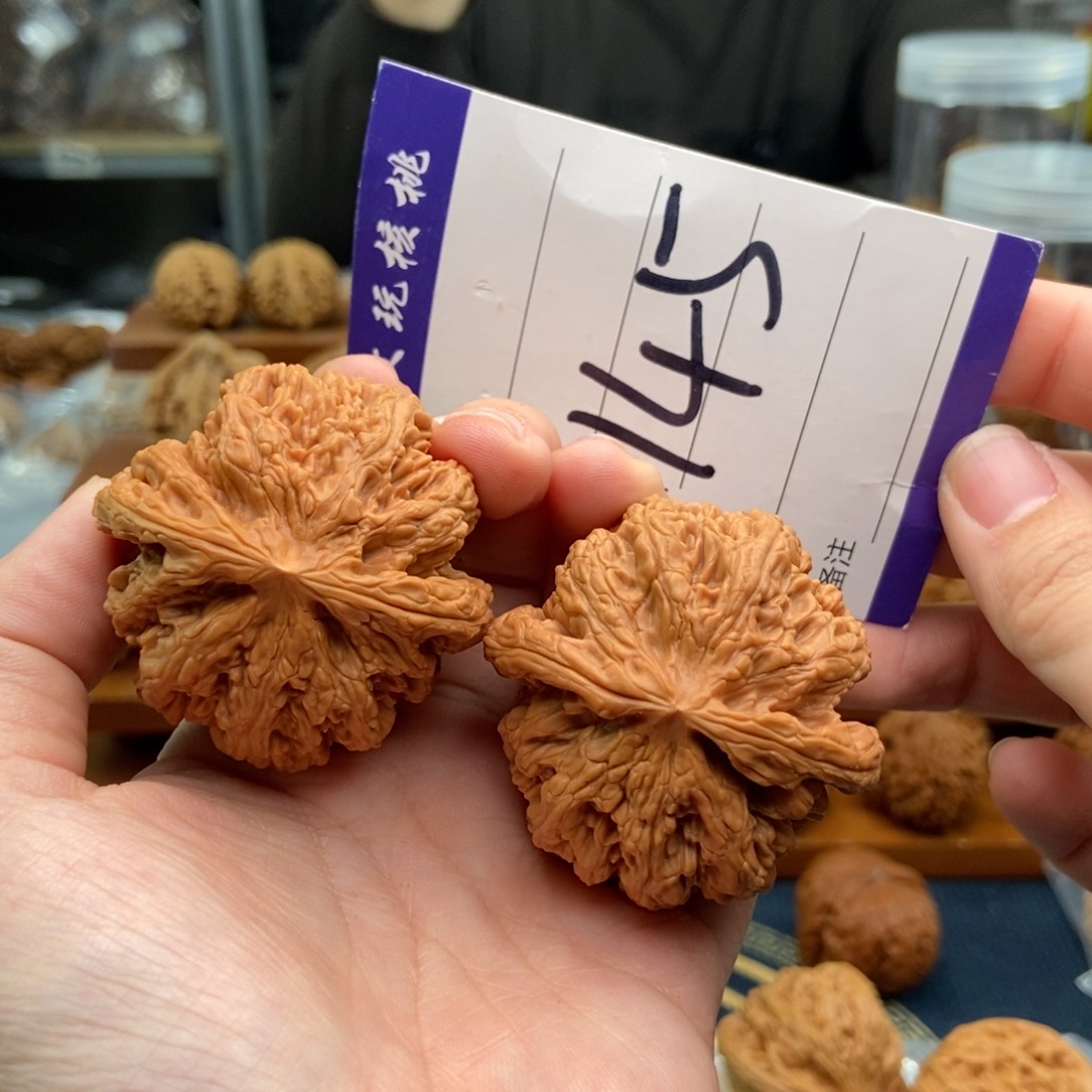 文玩核桃吊坠46粗筋