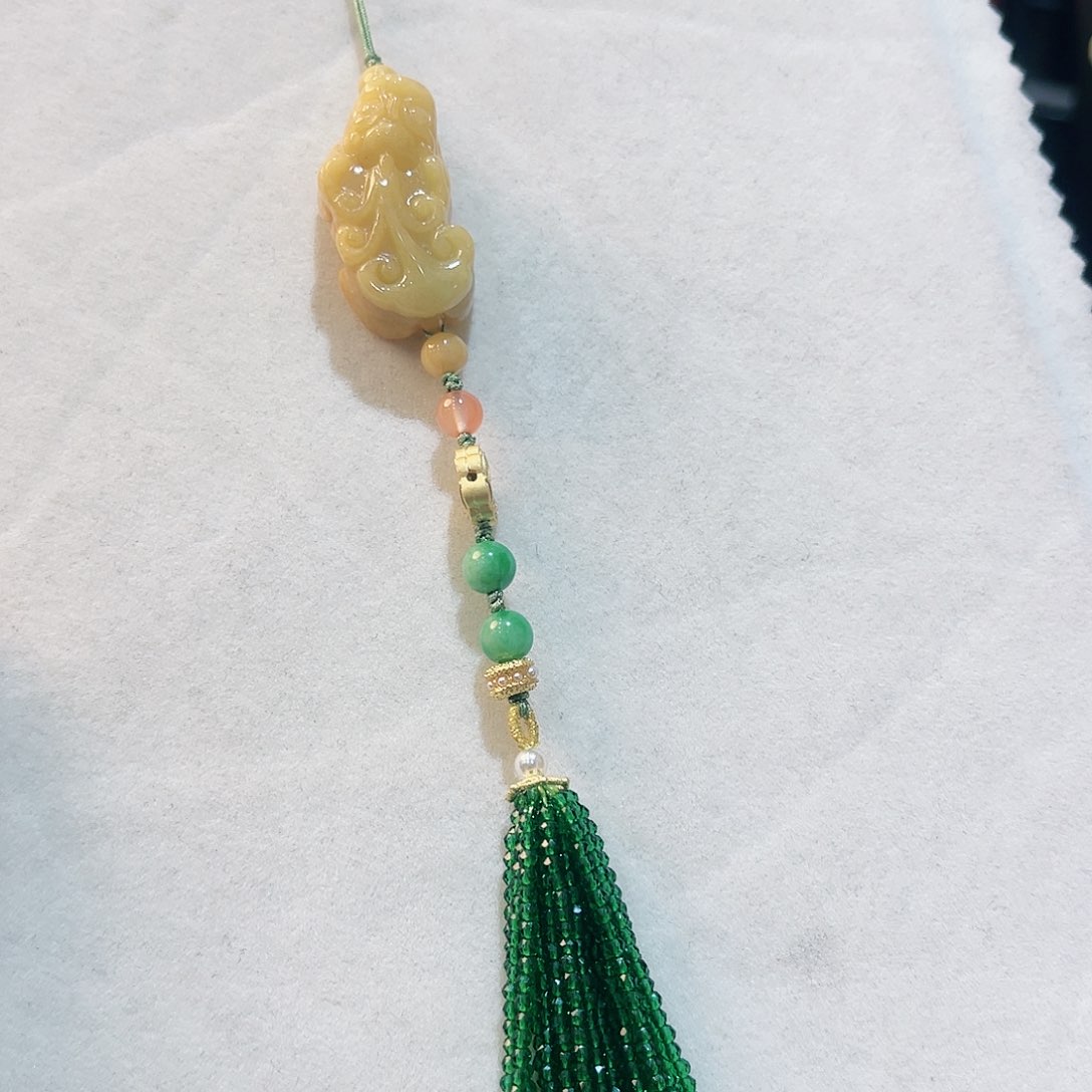 翡翠颈饰未镶嵌压襟