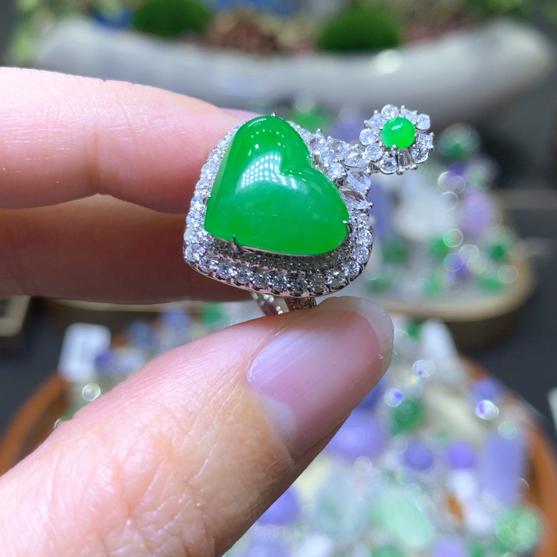 【闪购商品】翡翠颈饰18K金镶嵌翡翠吊坠项链