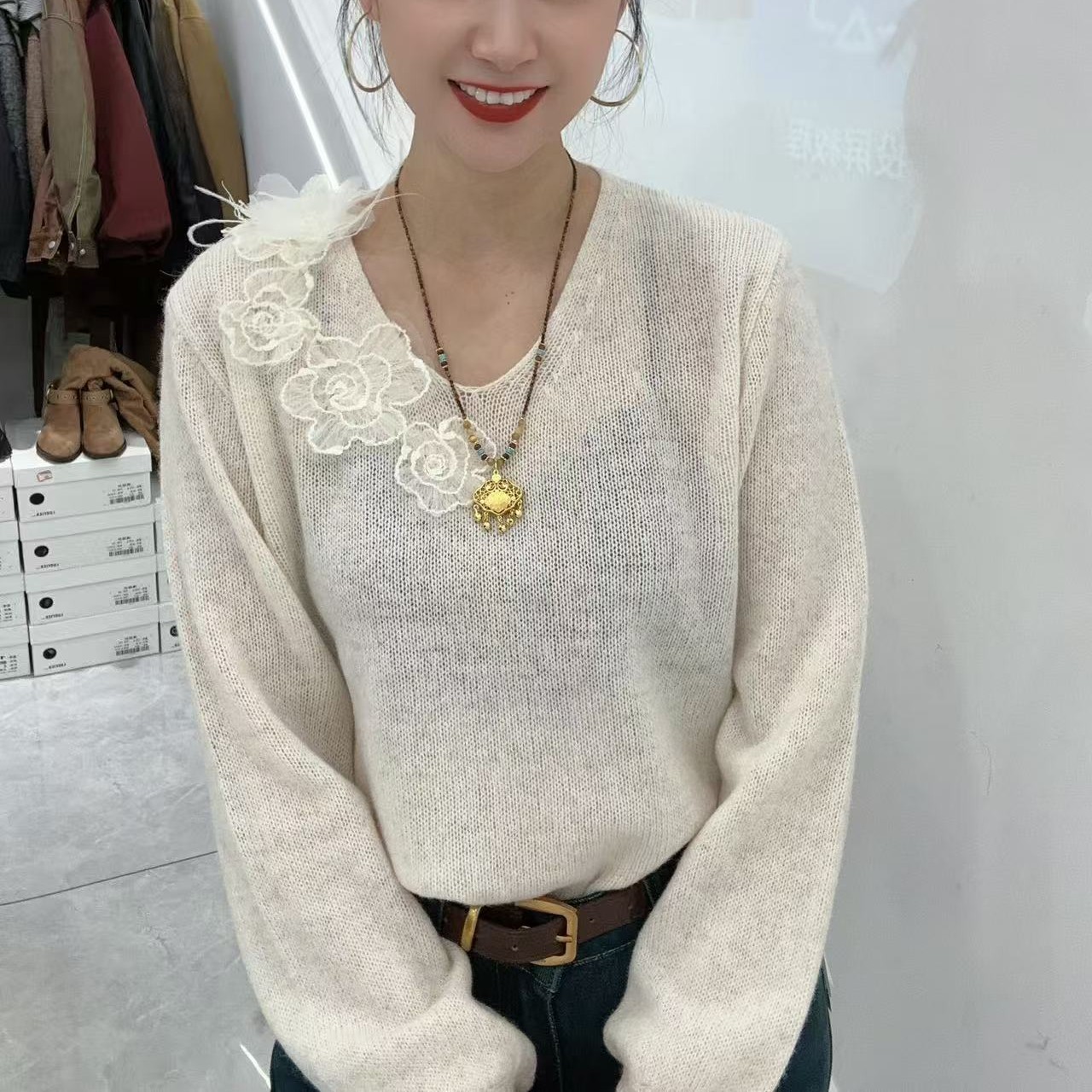立体花花纯色羊毛衫
