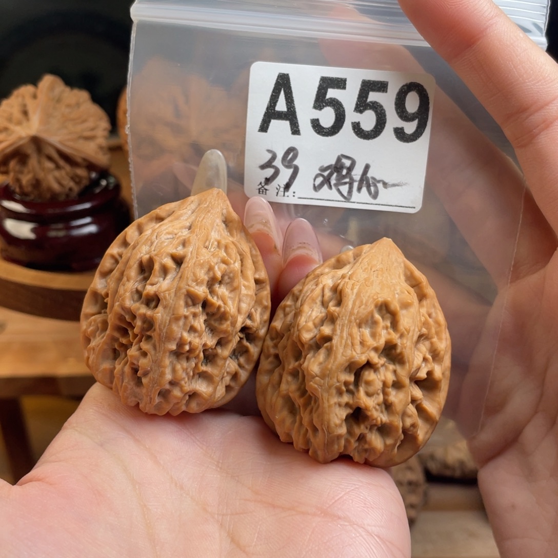 39全品十三陵鸡心文玩核桃