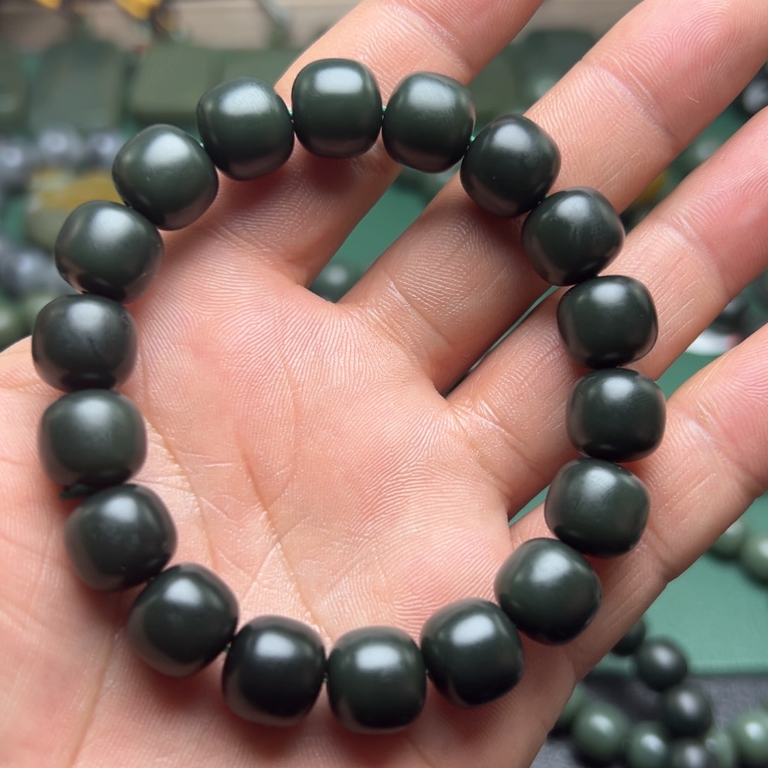 和田玉手链未镶嵌沙枣青卡12