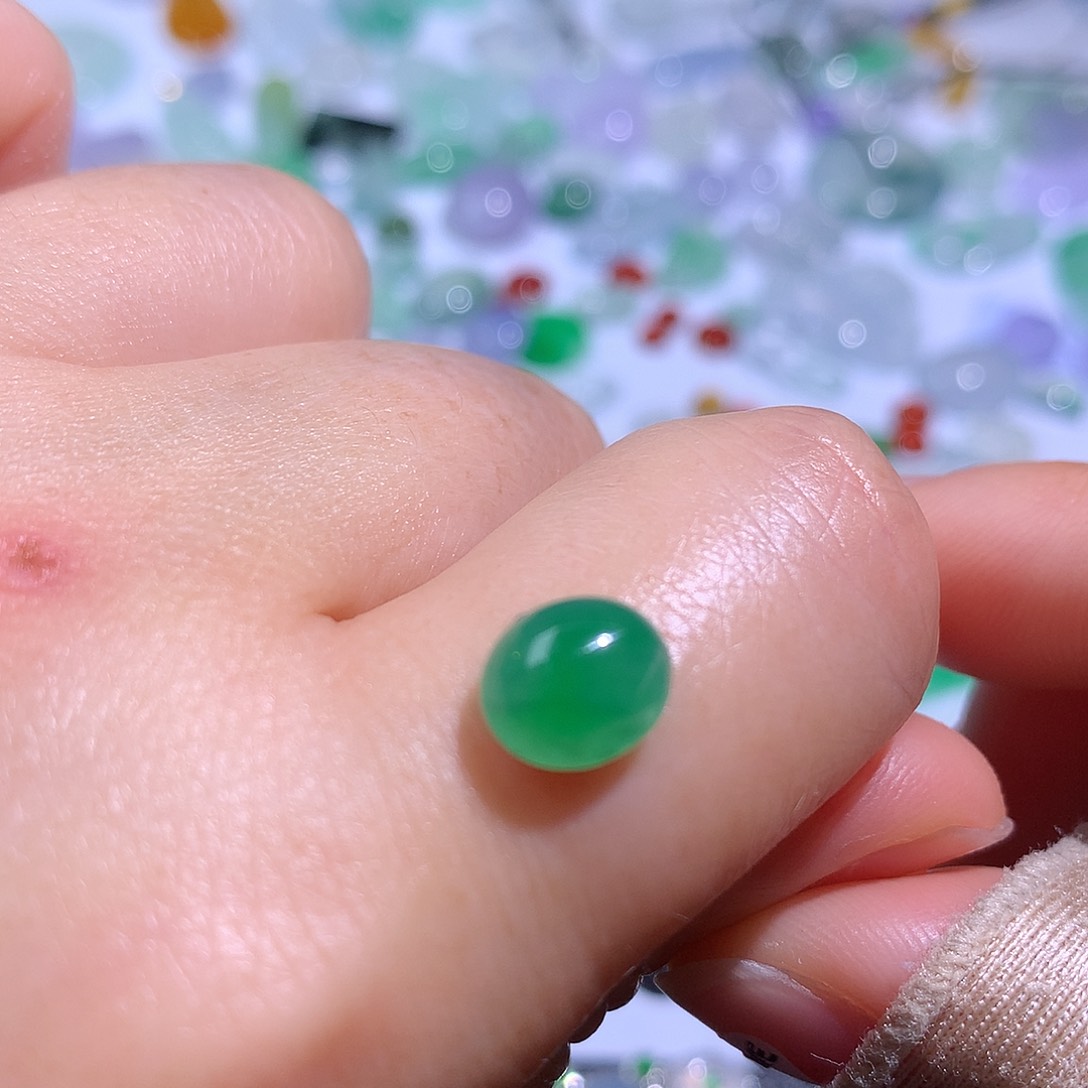 翡翠颈饰未镶嵌蛋