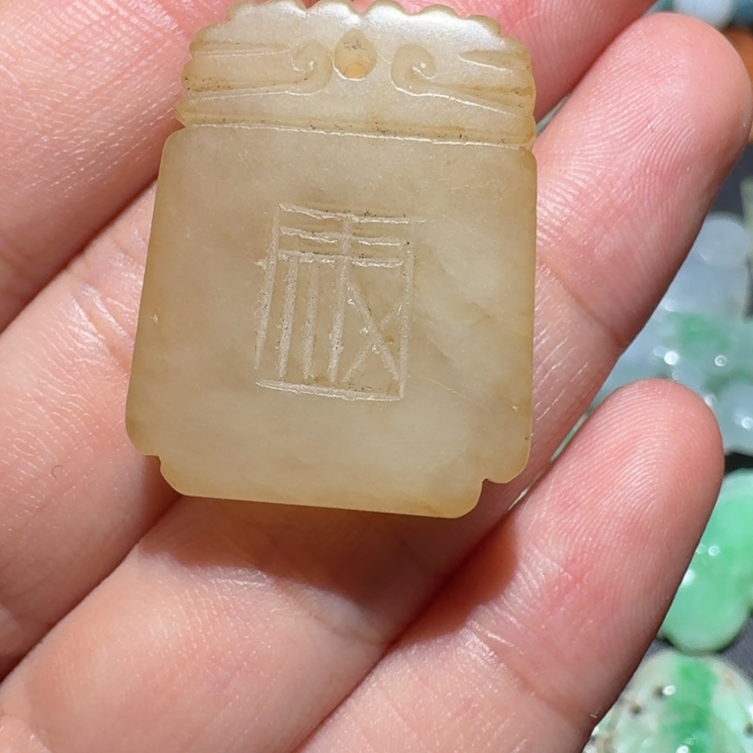 马***8未镶嵌蛇纹石玉颈饰