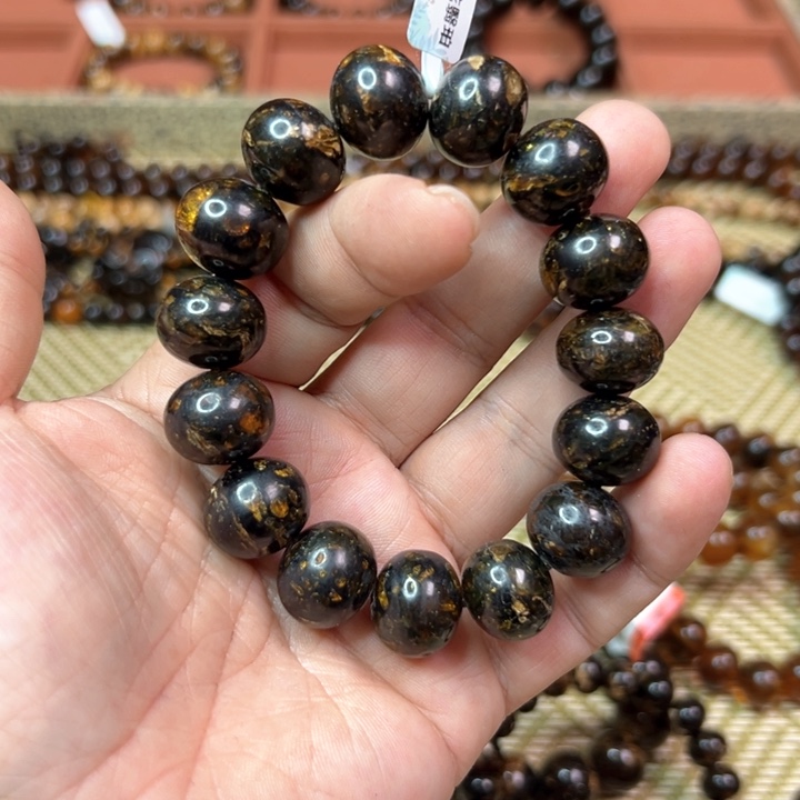 琥珀裸石未镶嵌洞****）抚顺9-18