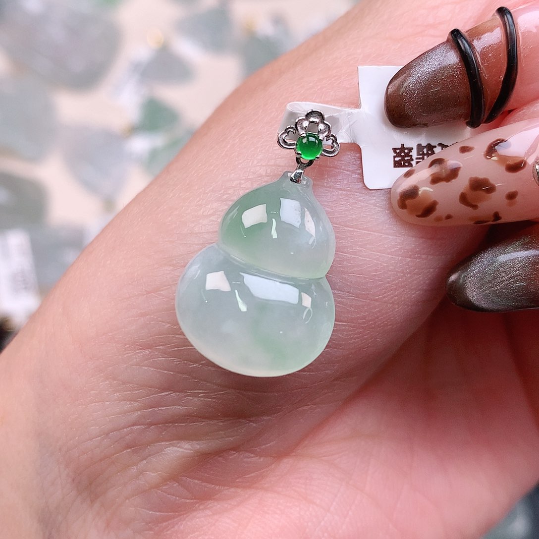 翡翠颈饰18K金镶嵌飘绿葫芦26、19.8、15.5、5.8