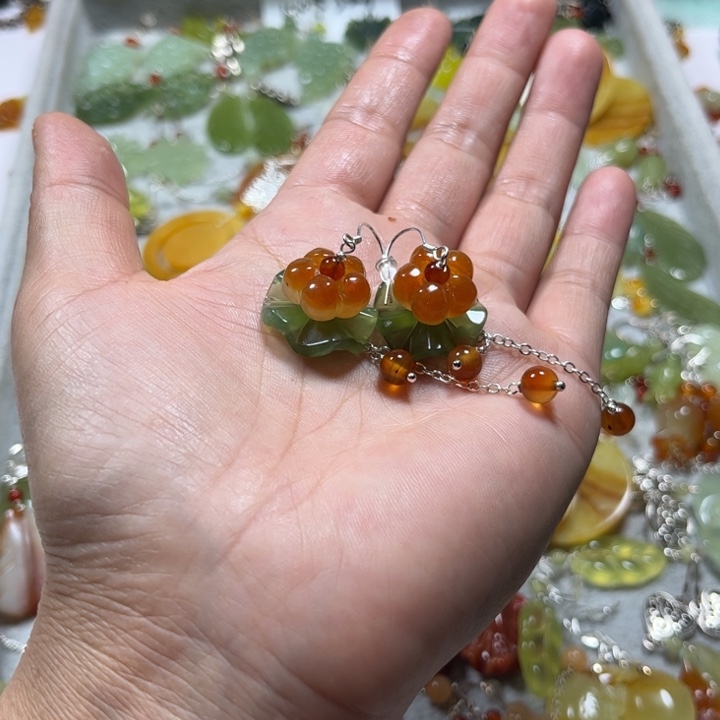蛇纹石玉合金耳饰