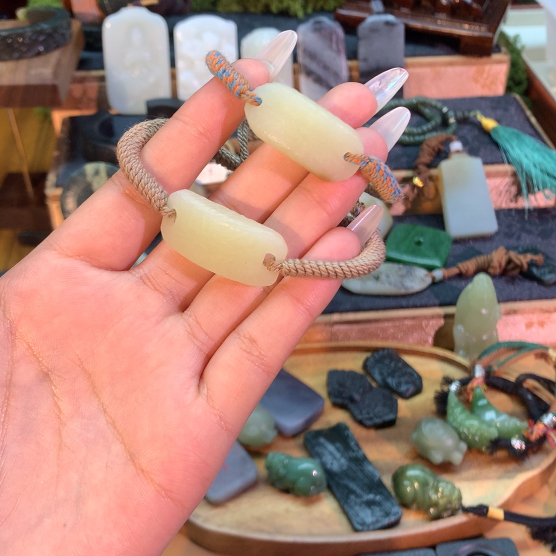 和田玉（糖玉）未镶嵌挂件