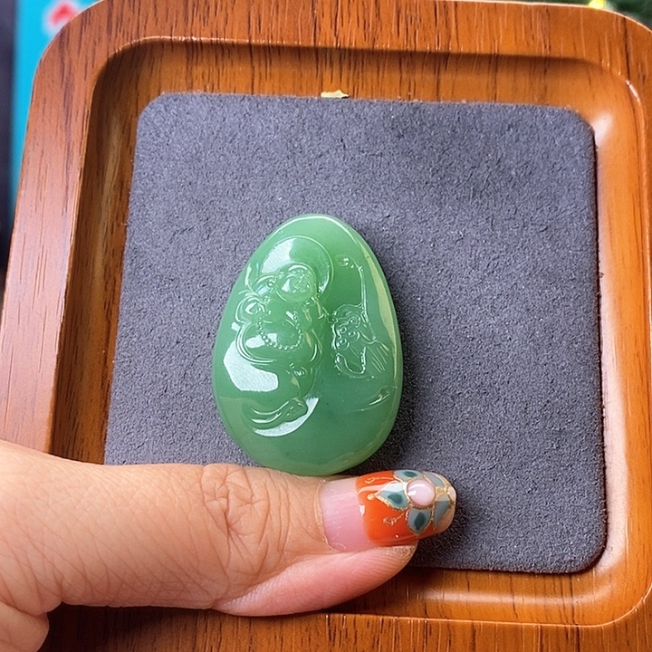 L***P和田玉未镶嵌颈饰