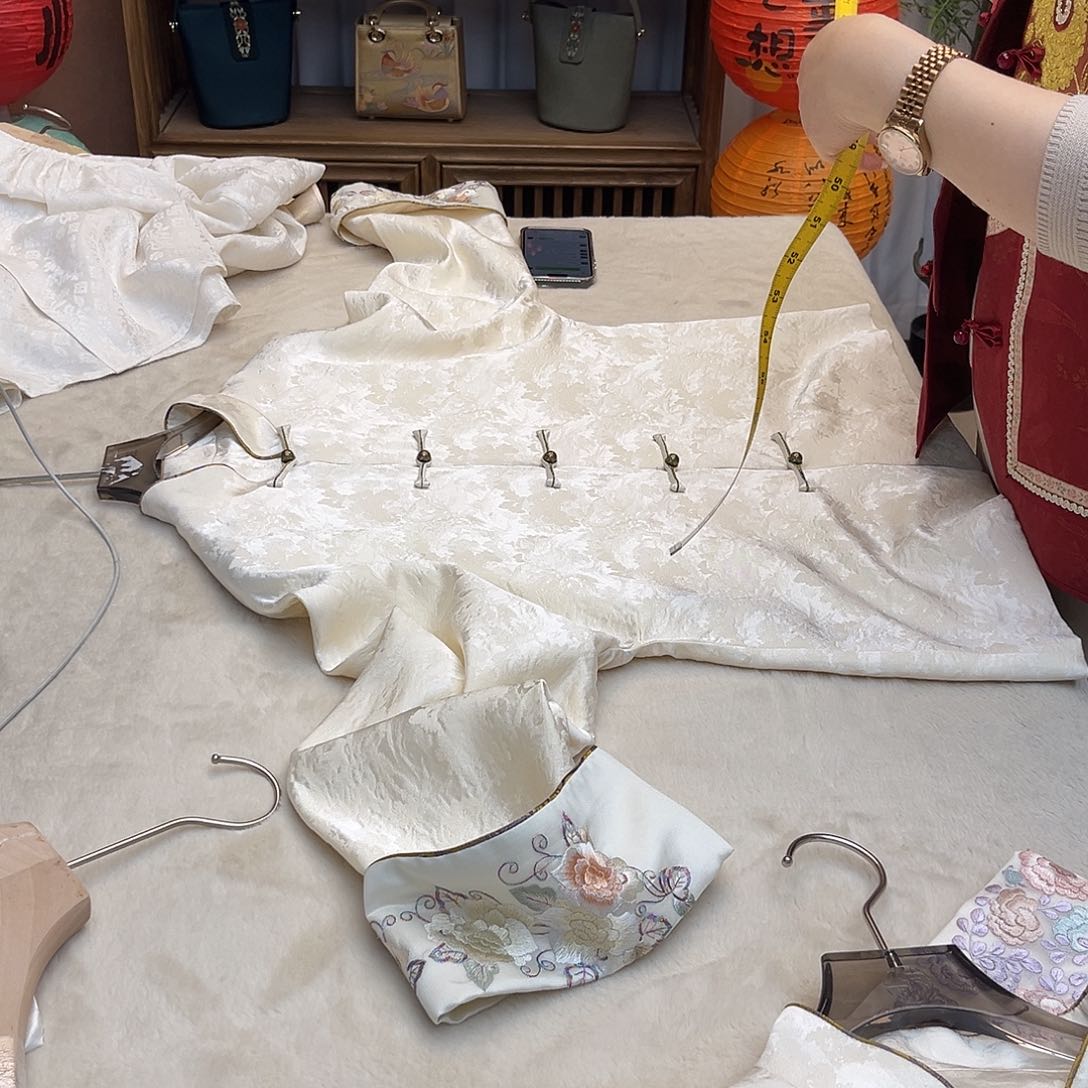 刺绣真丝上衣成衣胸围108