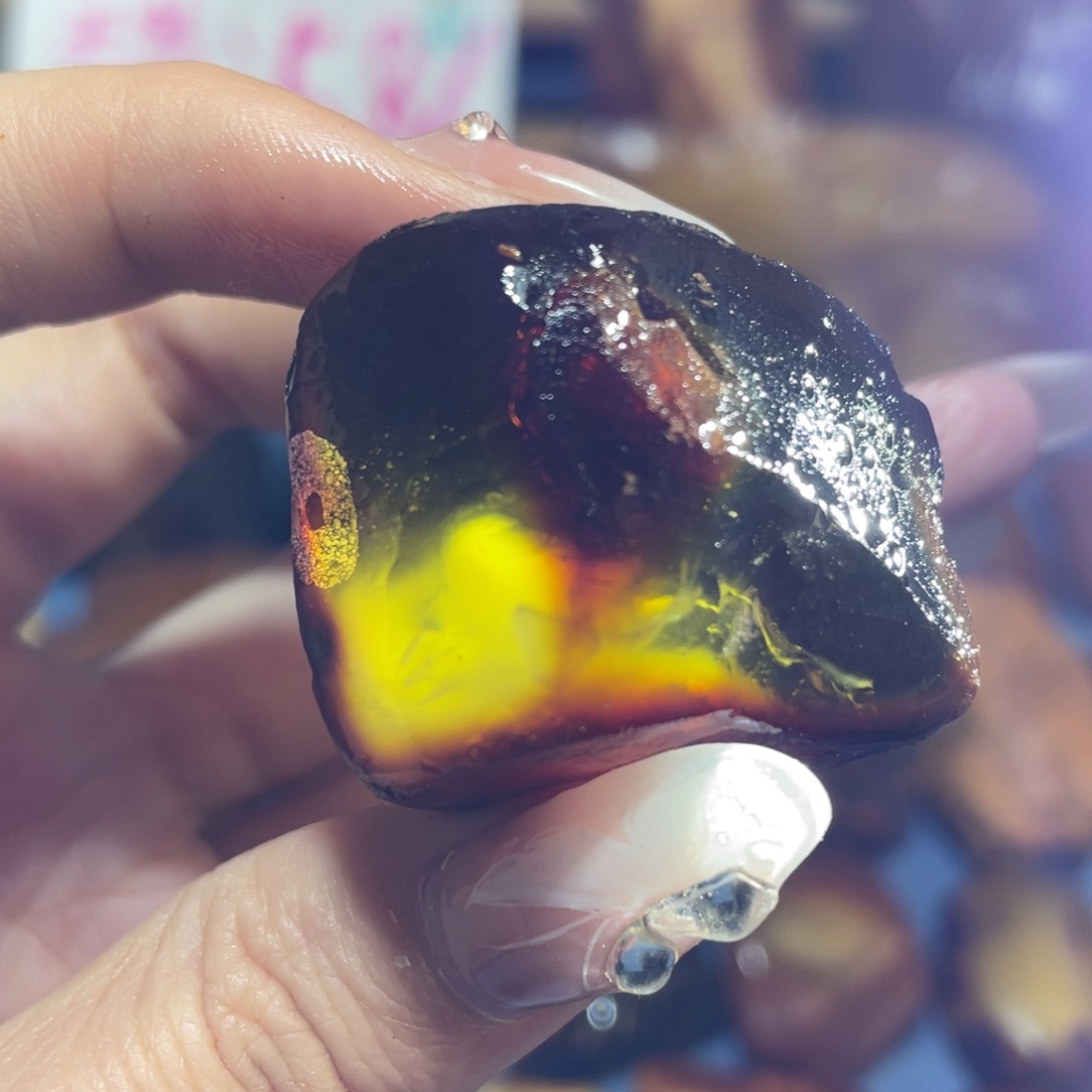 定制琥珀未镶嵌原石