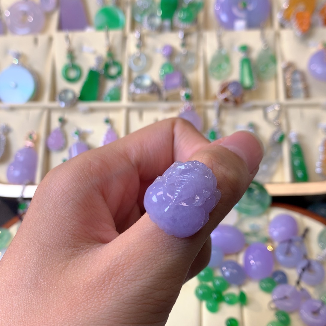 翡翠颈饰未镶嵌裸石