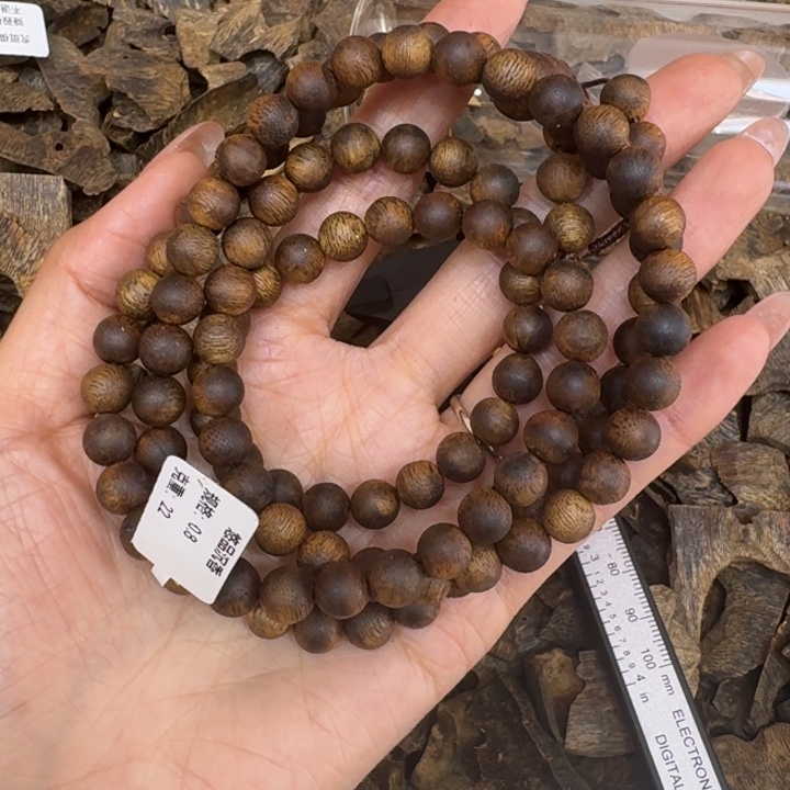 沉香手串虫漏沉浮一条