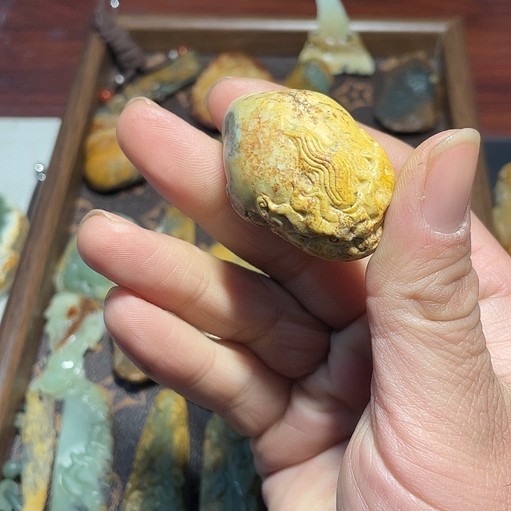 *****岫岩老玉（透闪石质玉）未镶嵌颈饰