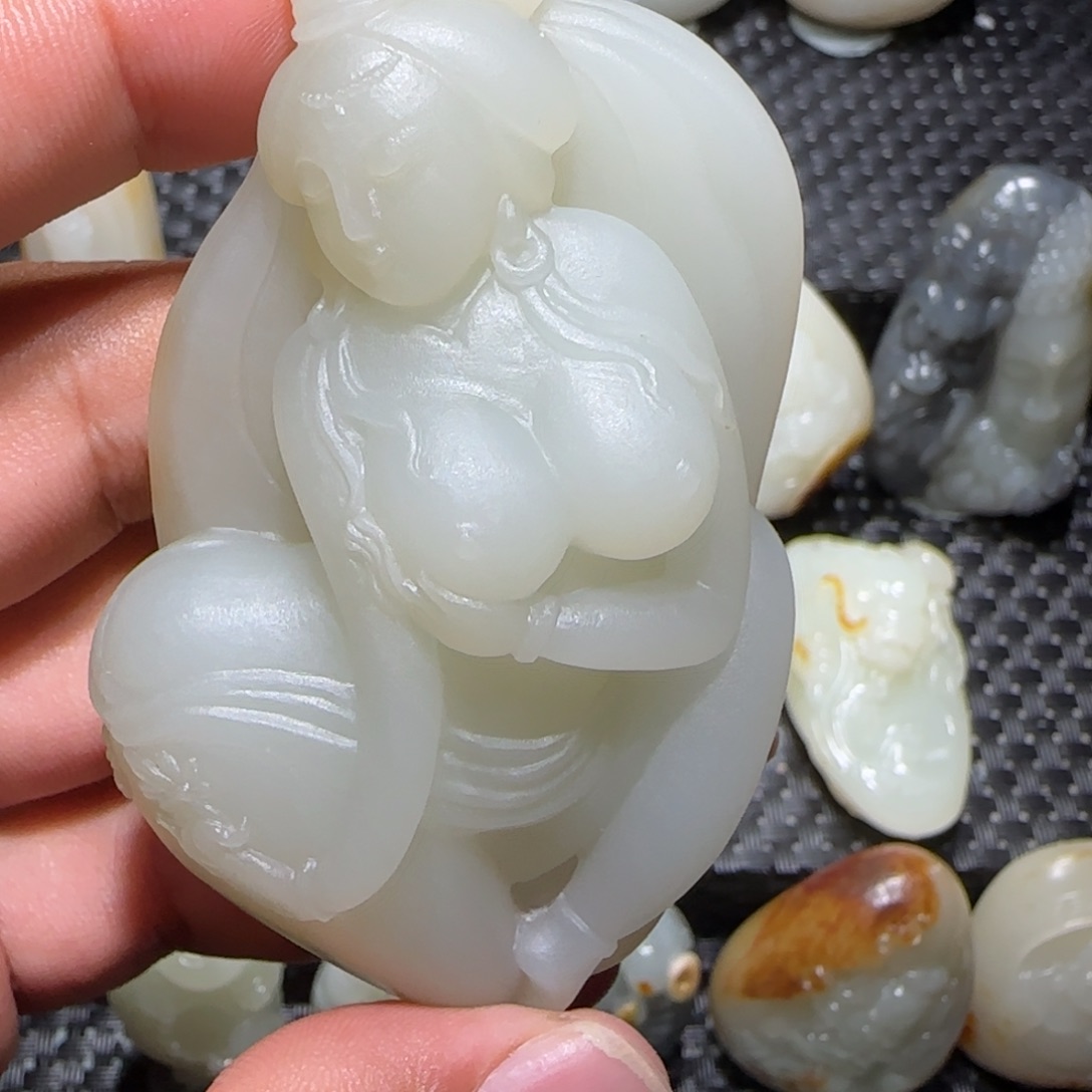 饭***n颈饰未镶嵌和田玉