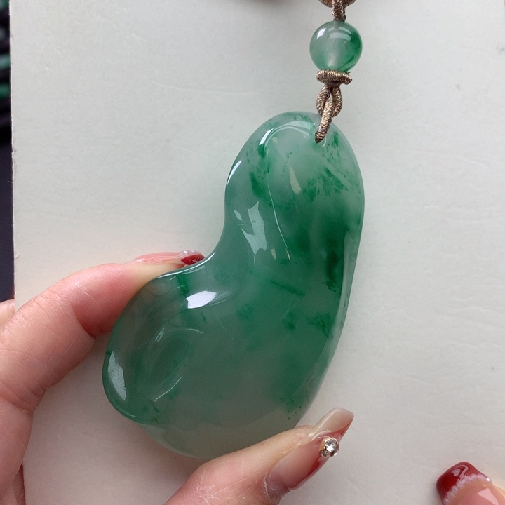 石英质玉颈饰未镶嵌相**际