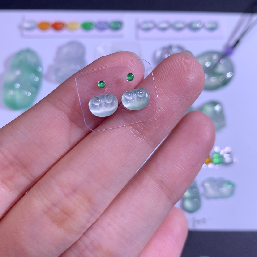 翡翠未镶嵌颈饰如意