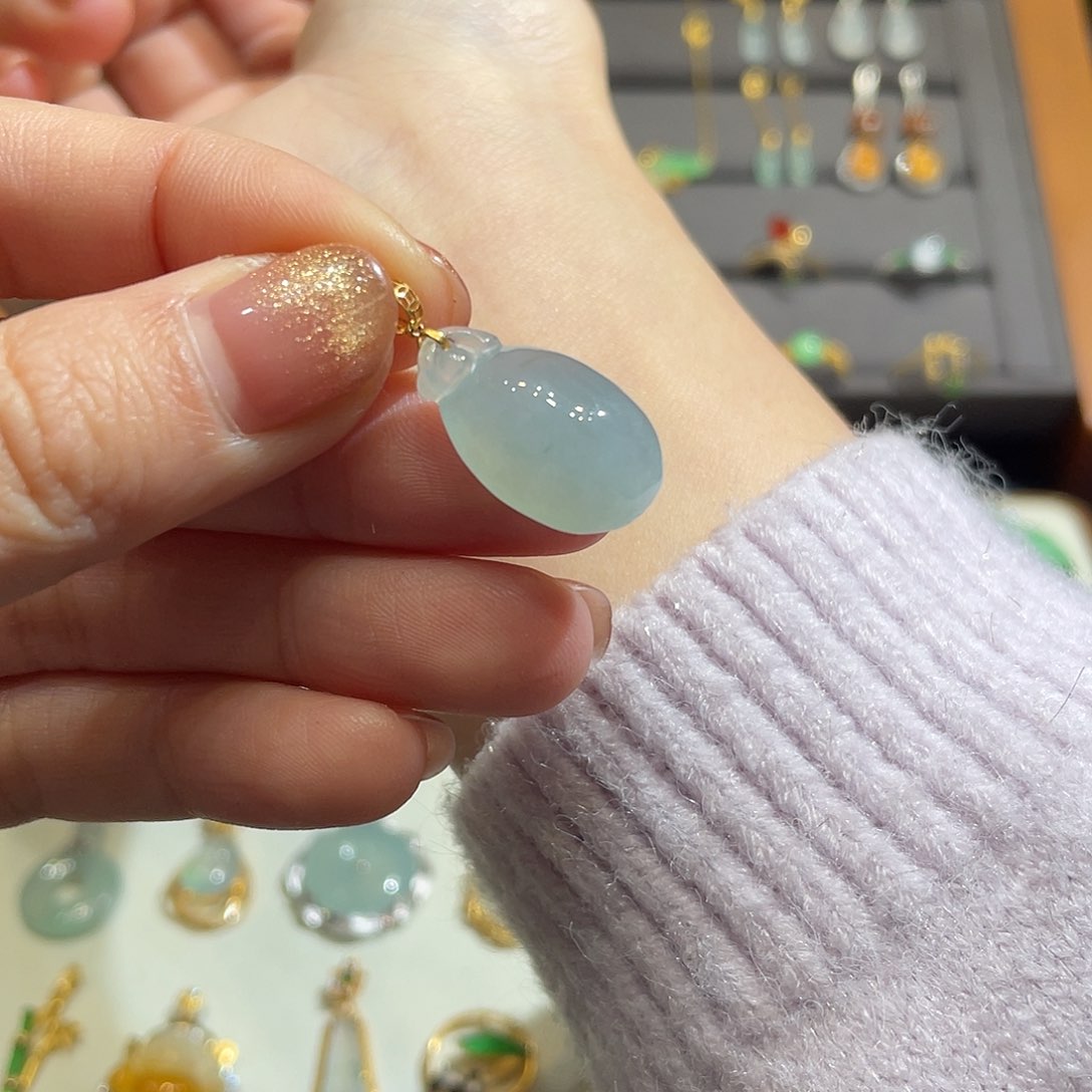 翡翠颈饰18K金镶嵌超胖冰瓜瓜