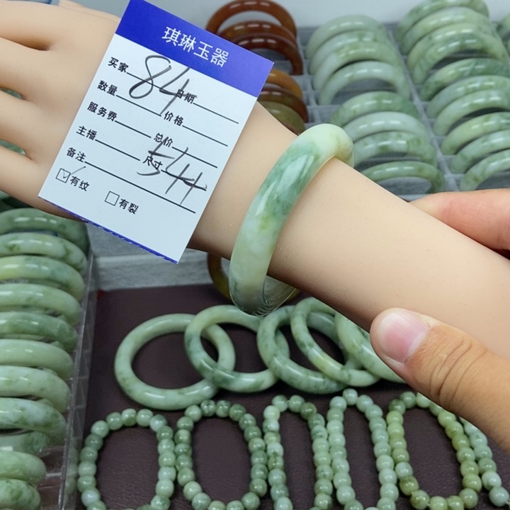 蛇纹石玉手镯未镶嵌