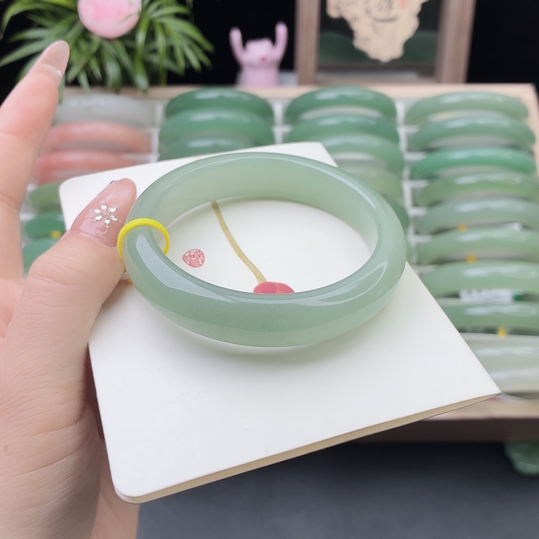 石英质玉未镶嵌手镯56