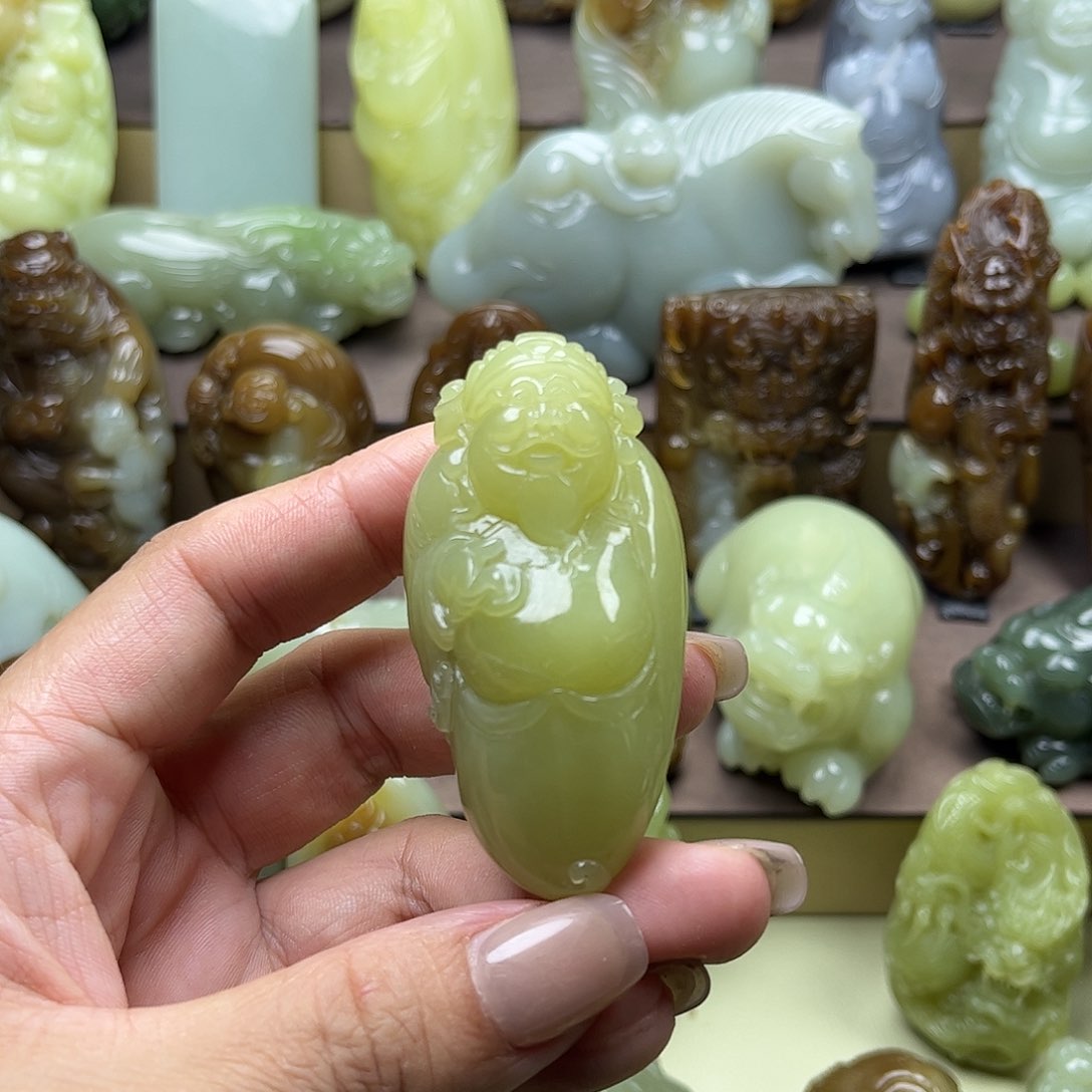 和田玉未镶嵌把件