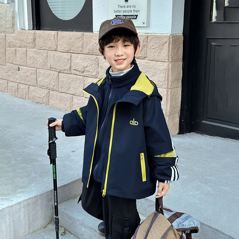 男童冲锋衣外套2025新款中大童三合一可拆卸儿童秋冬款连帽风衣潮