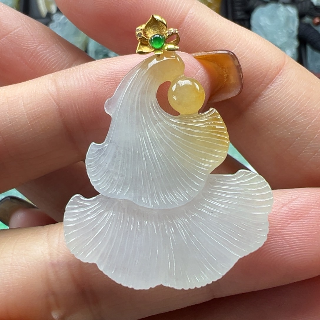 翡翠18K金镶嵌颈饰银杏叶