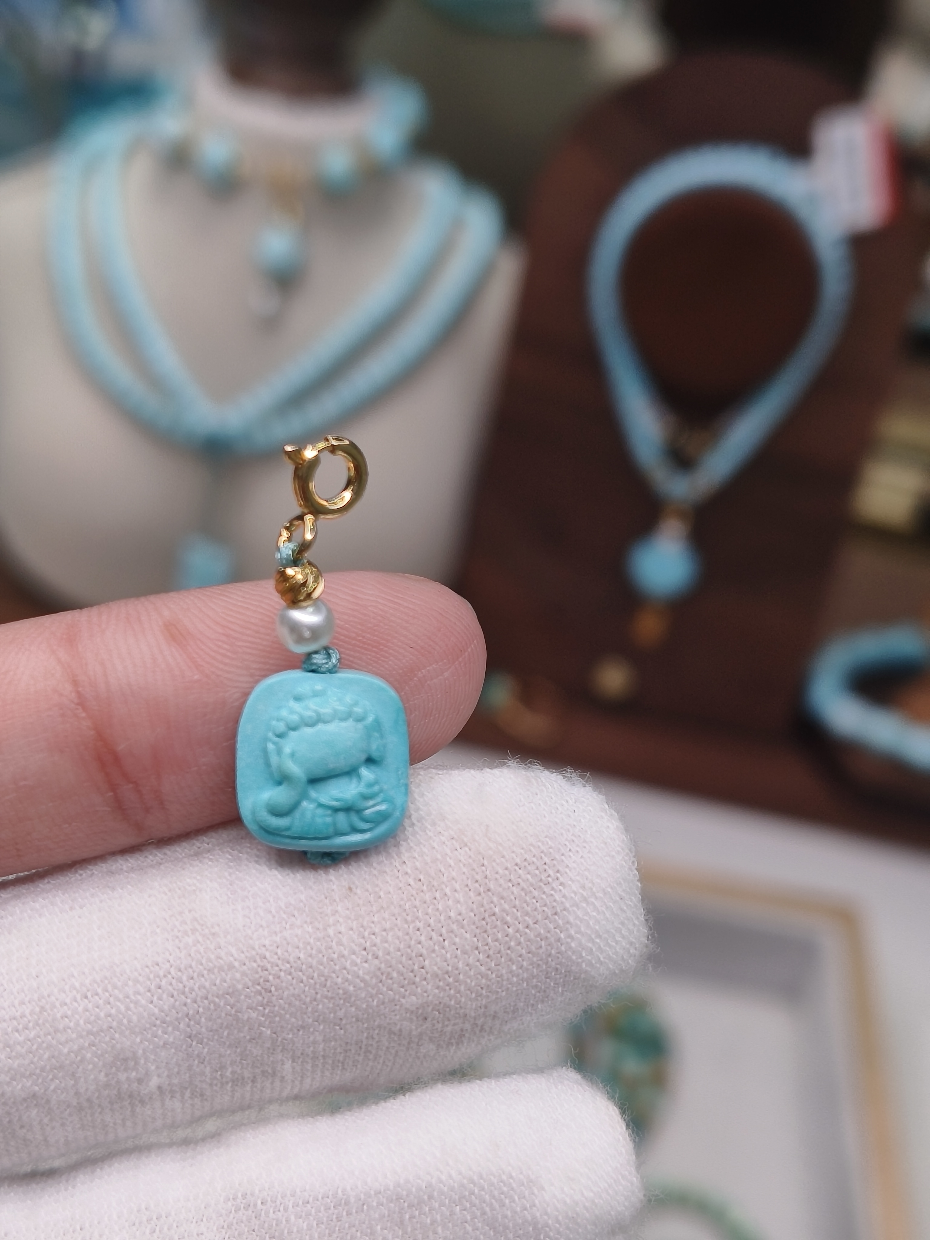 天然原矿绿松石雕刻