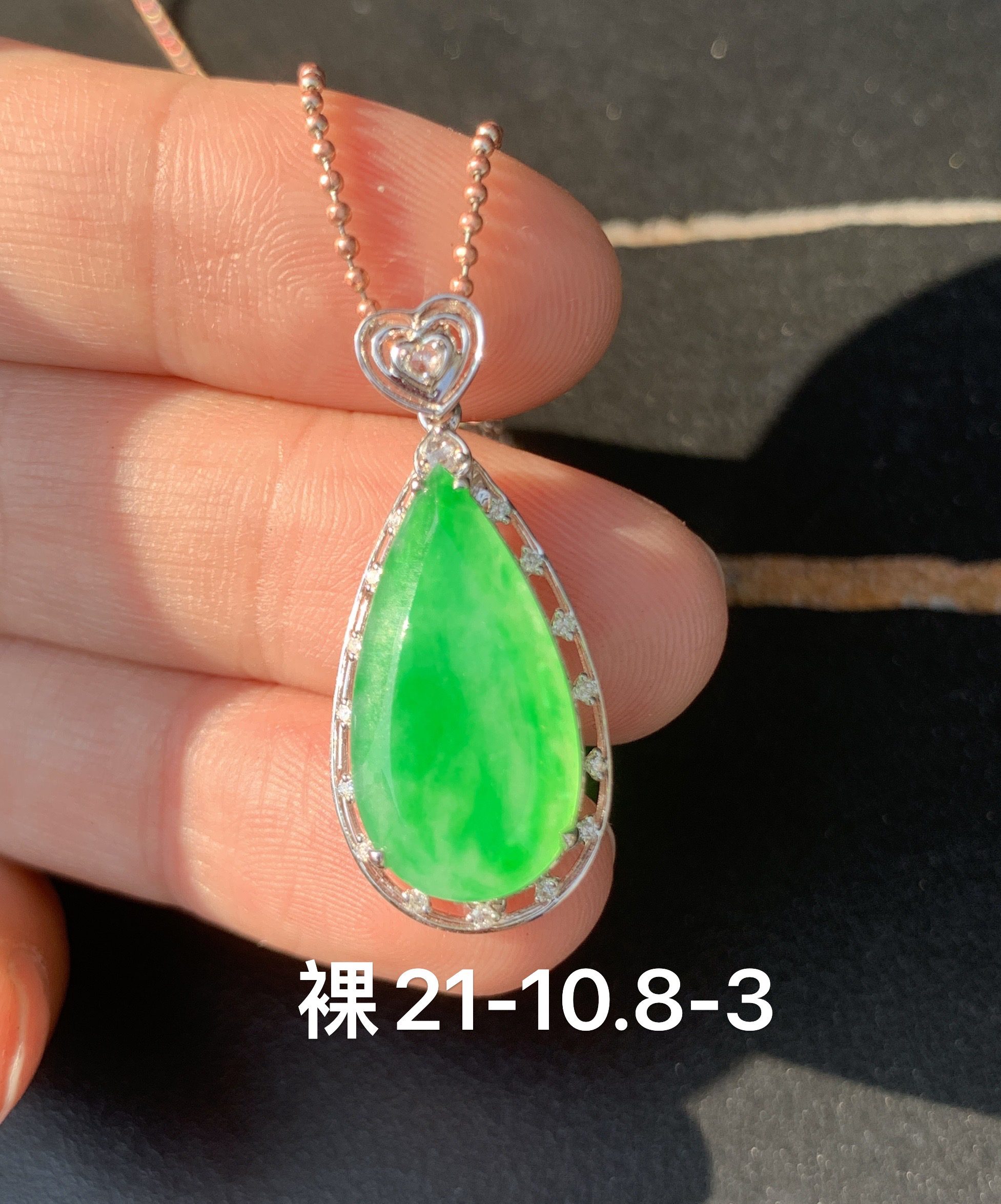 玻璃种起光正阳绿水滴吊坠 完美超高品质 无黑点纹裂！