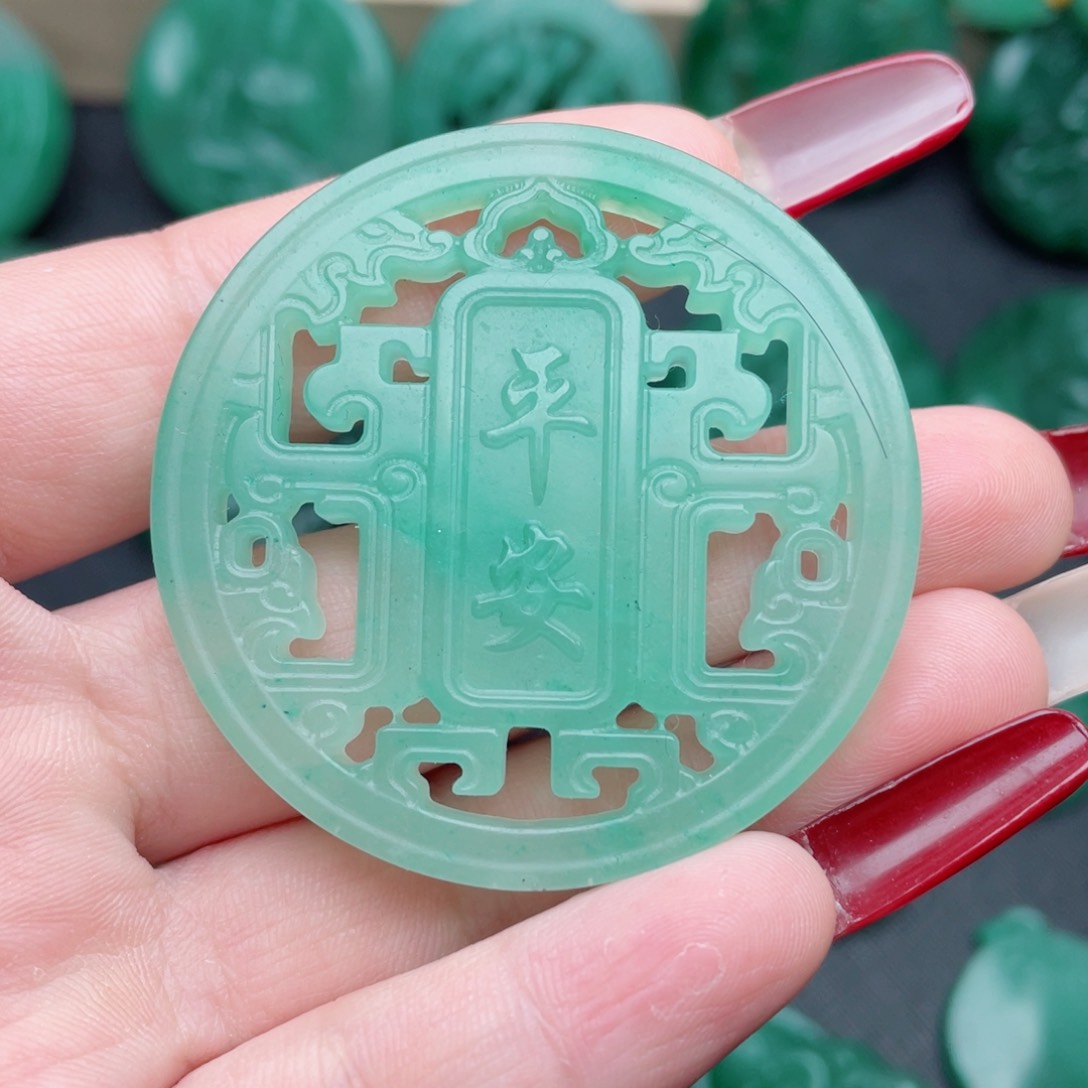 石英质玉颈饰未镶嵌