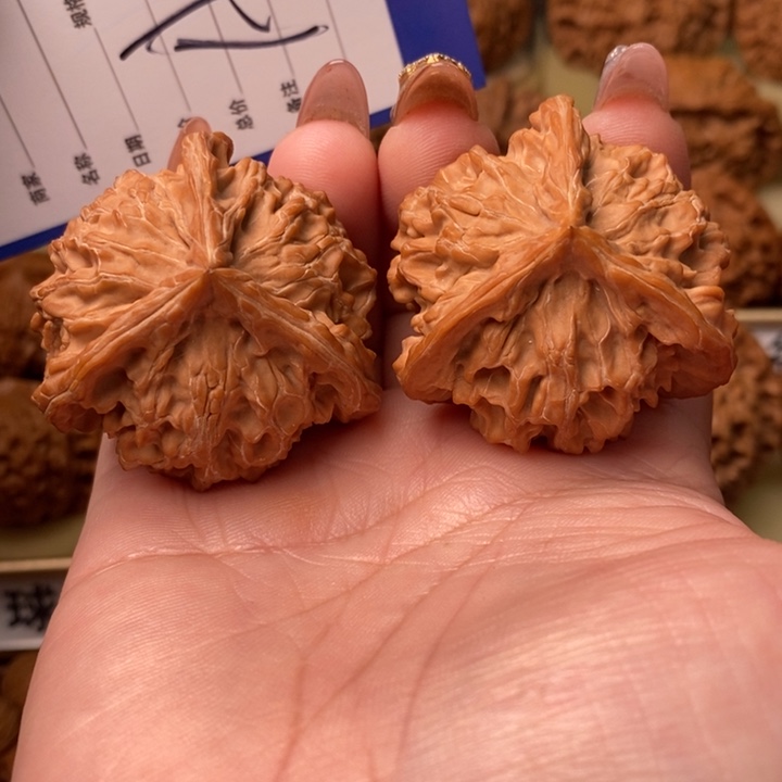 桃核把件全品正奔三棱