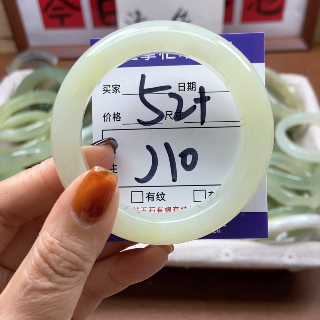 岫玉手镯手镯未镶嵌