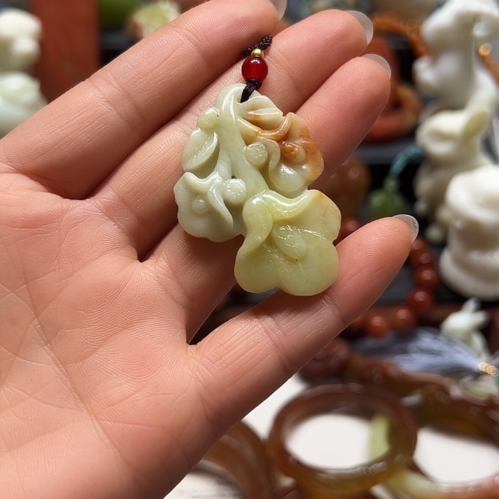 蛇纹石玉吊坠未镶嵌