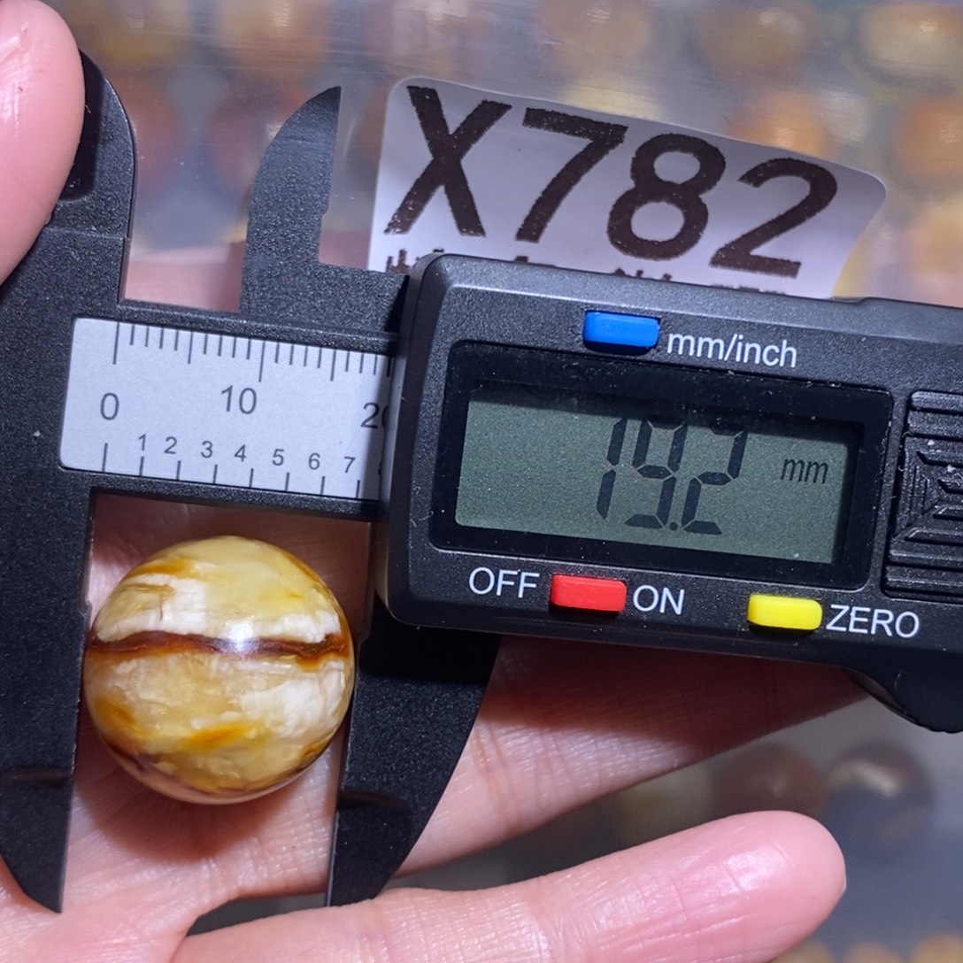 琥珀未镶嵌裸石未镶嵌