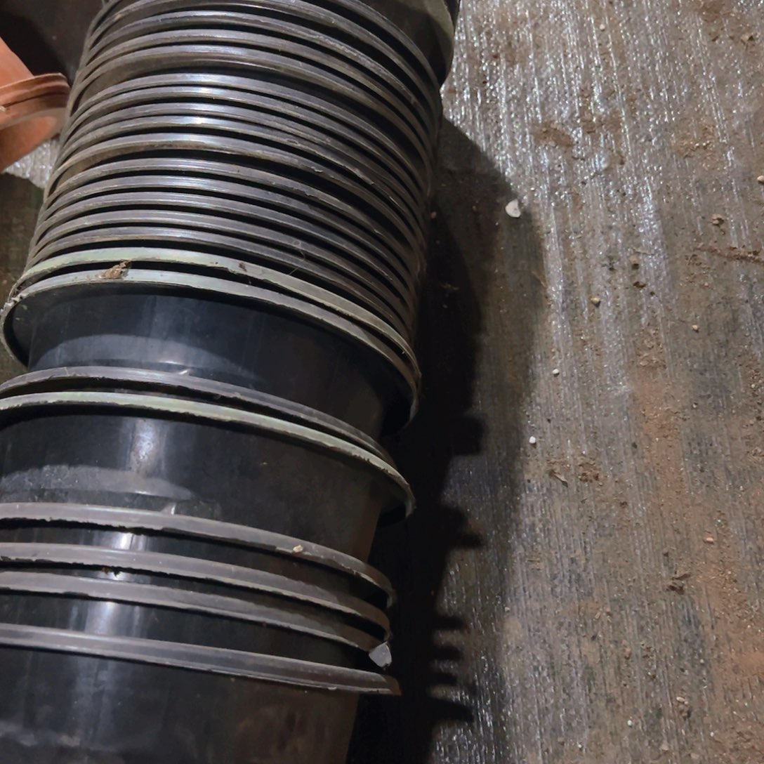 塑料黑砖盆18-19口径 14高 15个