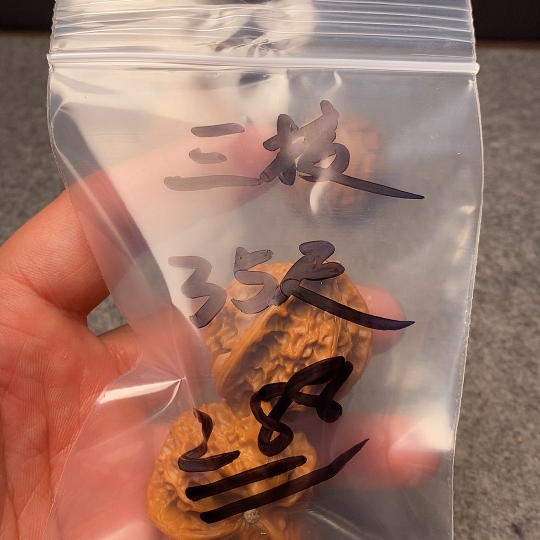 文玩核桃把件三棱