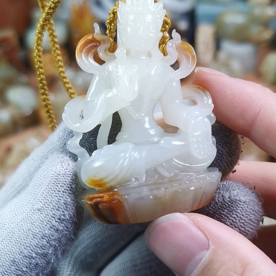 和田玉（糖玉）车挂未镶嵌D****t