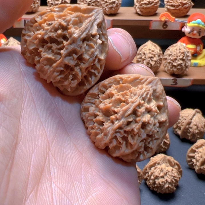 陈***谕文玩核桃吊坠毒龙