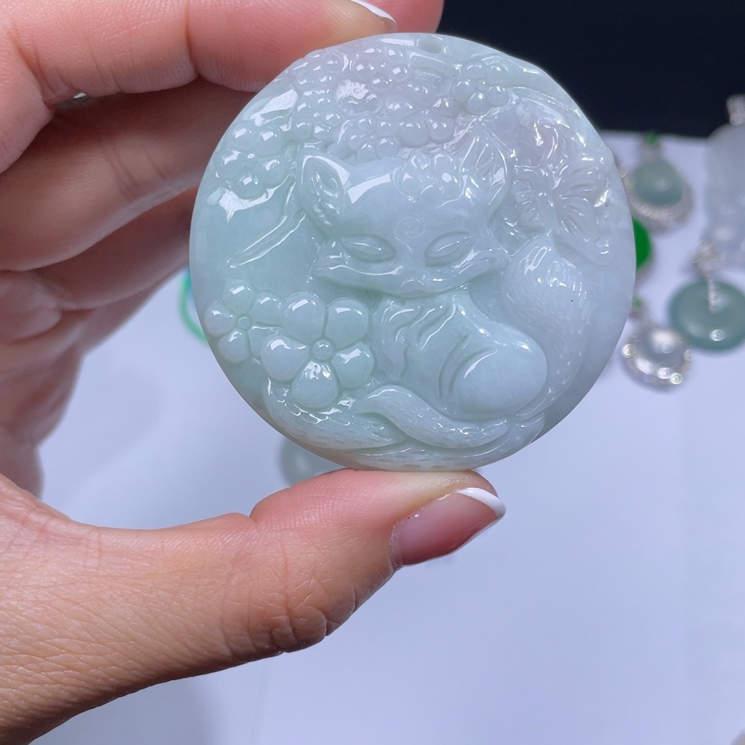 翡翠颈饰未镶嵌牌子